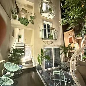 https://villa-dorville-luxury-suites-taormina.sicilyhotelsitaly.net
